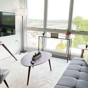 https://cozy-modern-queen-studio-wi-fi-kitchen-wd.1sthotelscharlotte.com
